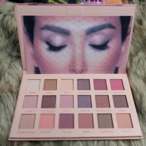 18 Colors eyeshadow palate Glitter Makeup Matte Eye shadow make up palette